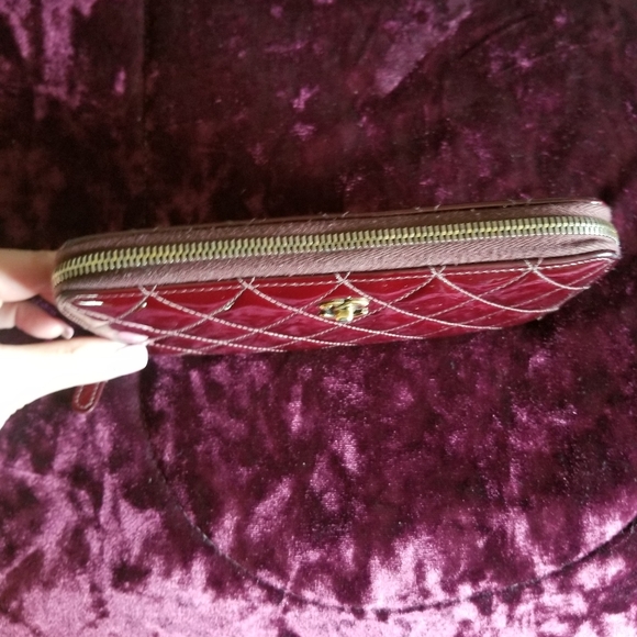 CHANEL VINTAGE ZIP AROUND WALLET - Picture 3 of 10